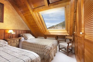 4 dormitorios, tabla de planchar con plancha, wifi gratis y ropa de cama