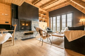 Télévision, cheminée