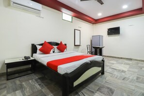 Habitación doble estándar | Espacio para trabajar con laptop, wifi gratis y ropa de cama 