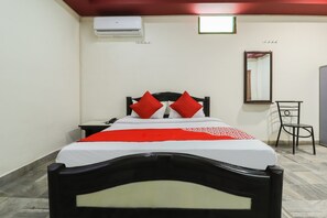 Standard Double Room | Laptop workspace, free WiFi, bed sheets