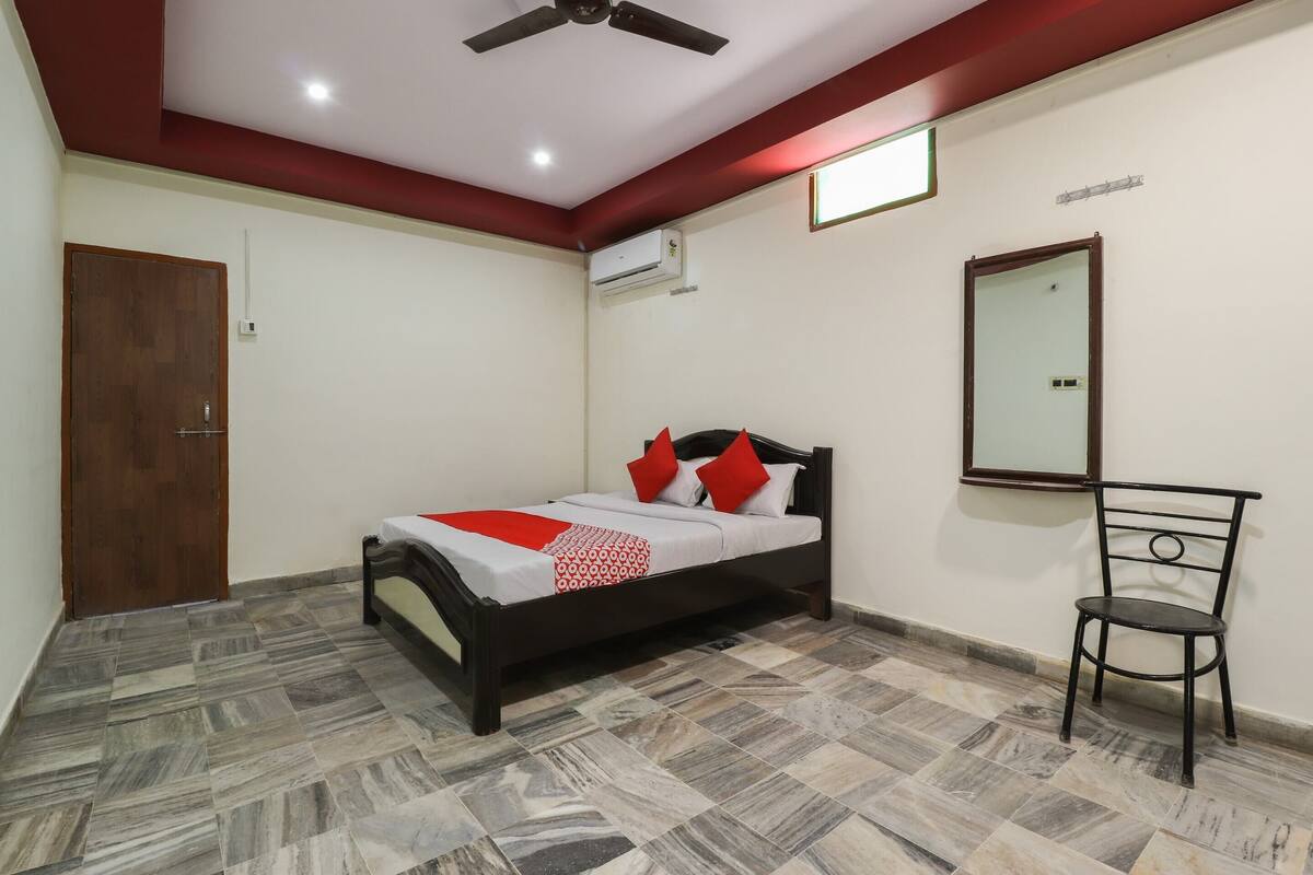 Standard Double Room | Laptop workspace, free WiFi, bed sheets