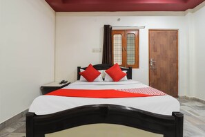 Laptop workspace, free WiFi, bed sheets