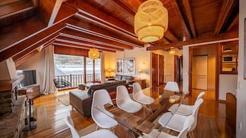 Télévision, cheminée