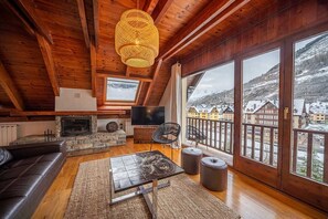 Fernseher, Kamin