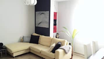 Smart TV, books, stereo