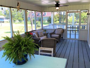 Terrace/patio - Cozy island cottage with a Key West flair - CLOSEST TO THE BEACH!!! (Chincoteague)