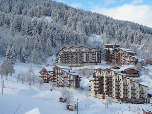Exterior - Bright ski-in/ski-out duplex for 9, pets allowed (La Tania)