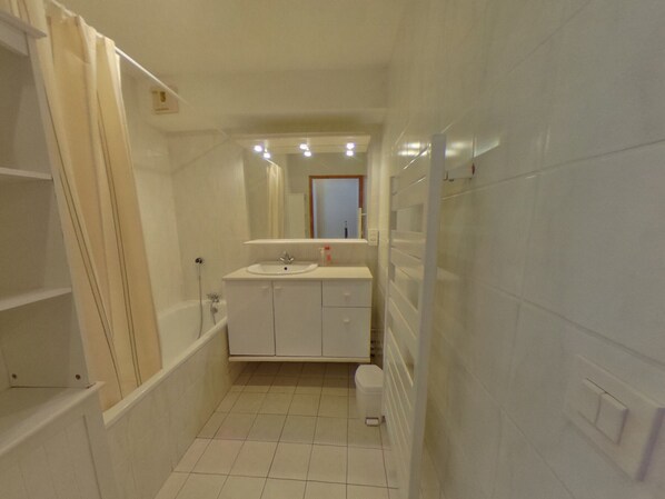 Bathroom - T3 in the center, slopeside, 7 people, bright (La Tania)