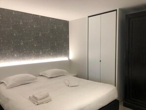 Apartment, 3 Bedrooms | Minibar, in-room safe, individually decorated, individually furnished - Aparthotel Acropolis (Middelkerke)