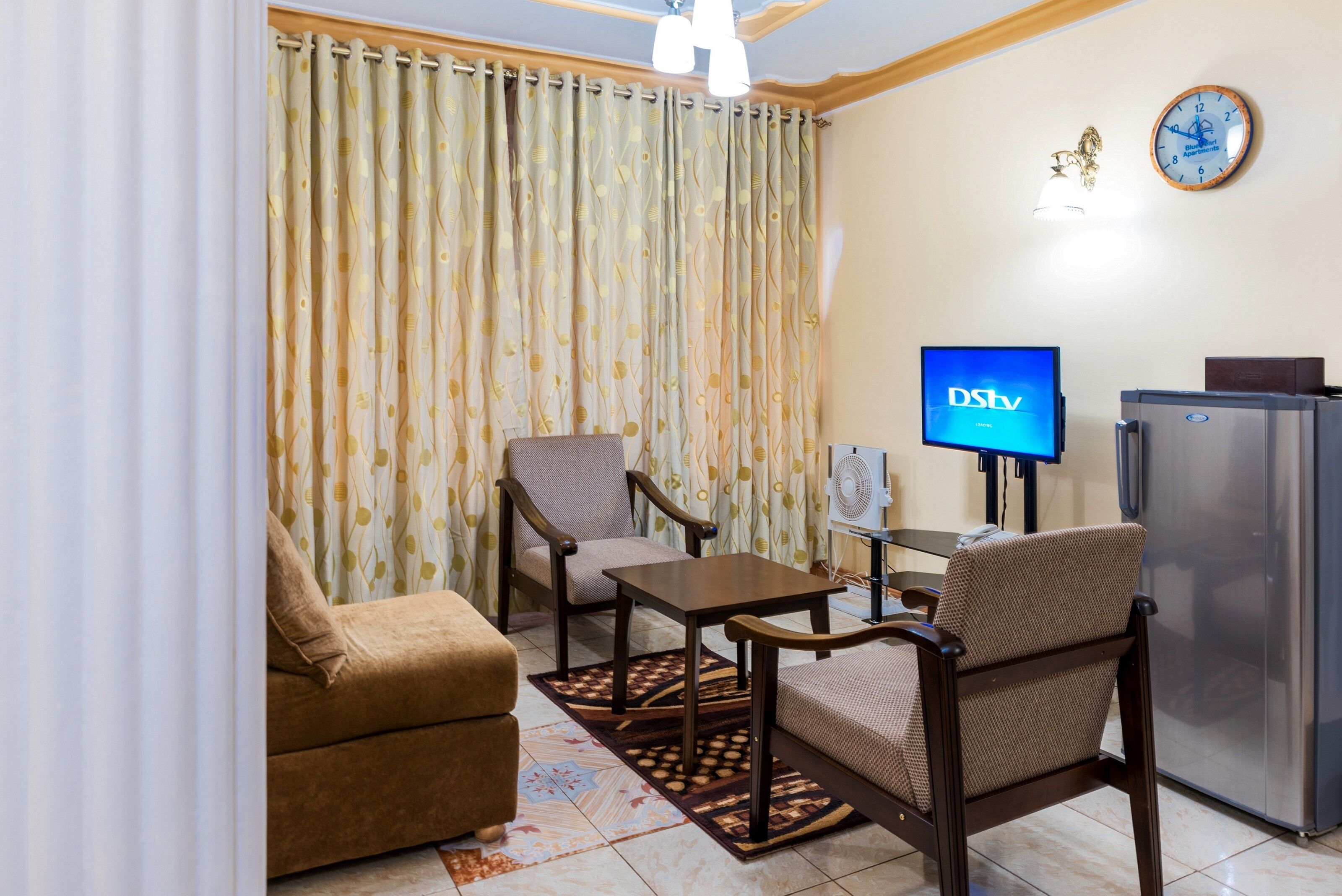 Apartment, 3 Bedrooms | Living room | 32-inch flat-screen TV with digital channels, TV