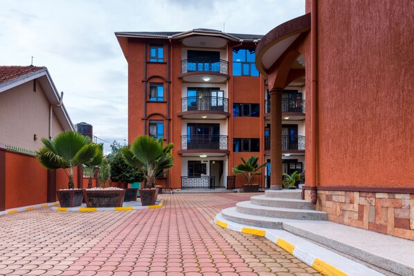 BBQ/picnic area - Blue Pearl Apartments (Kampala)