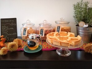 Tägliches inbegriffenes einheimisches Frühstück