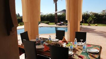Breakfast, lunch, dinner served; Moroccan cuisine