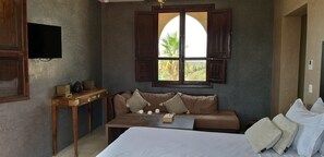 Luxury Suite | Living area | 55-cm TV with satellite channels - Villa Diaf Johanne (Ait Faska)