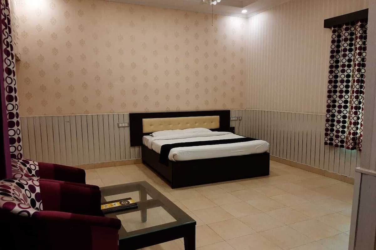 Iron/ironing board, free WiFi, wheelchair access