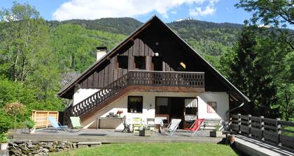 Marolland barn with wolves