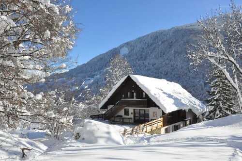Marolland barn with wolves