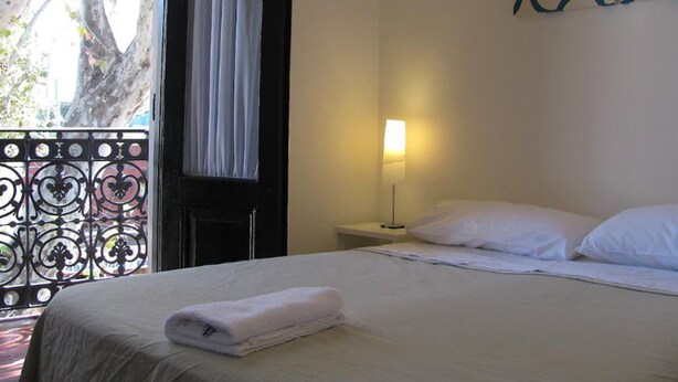 Basic Double Room | Desk, iron/ironing board (on request), WiFi (free), bed sheets - 06 Soho Suites Bed & Breakfast (Buenos Aires)