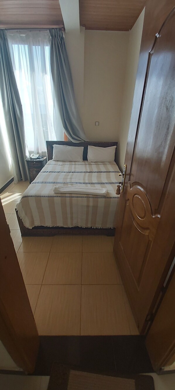Habitación familiar | Escritorio, wifi gratis, ropa de cama