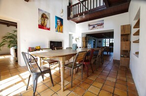 Free daily continental breakfast - Logis Saint Leonard (Dompierre-sur-Mer)