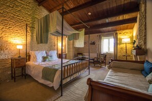 Premium bedding, individually decorated, individually furnished - Logis Saint Leonard (Dompierre-sur-Mer)