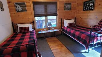 2 bedrooms, iron/ironing board, travel crib, free WiFi