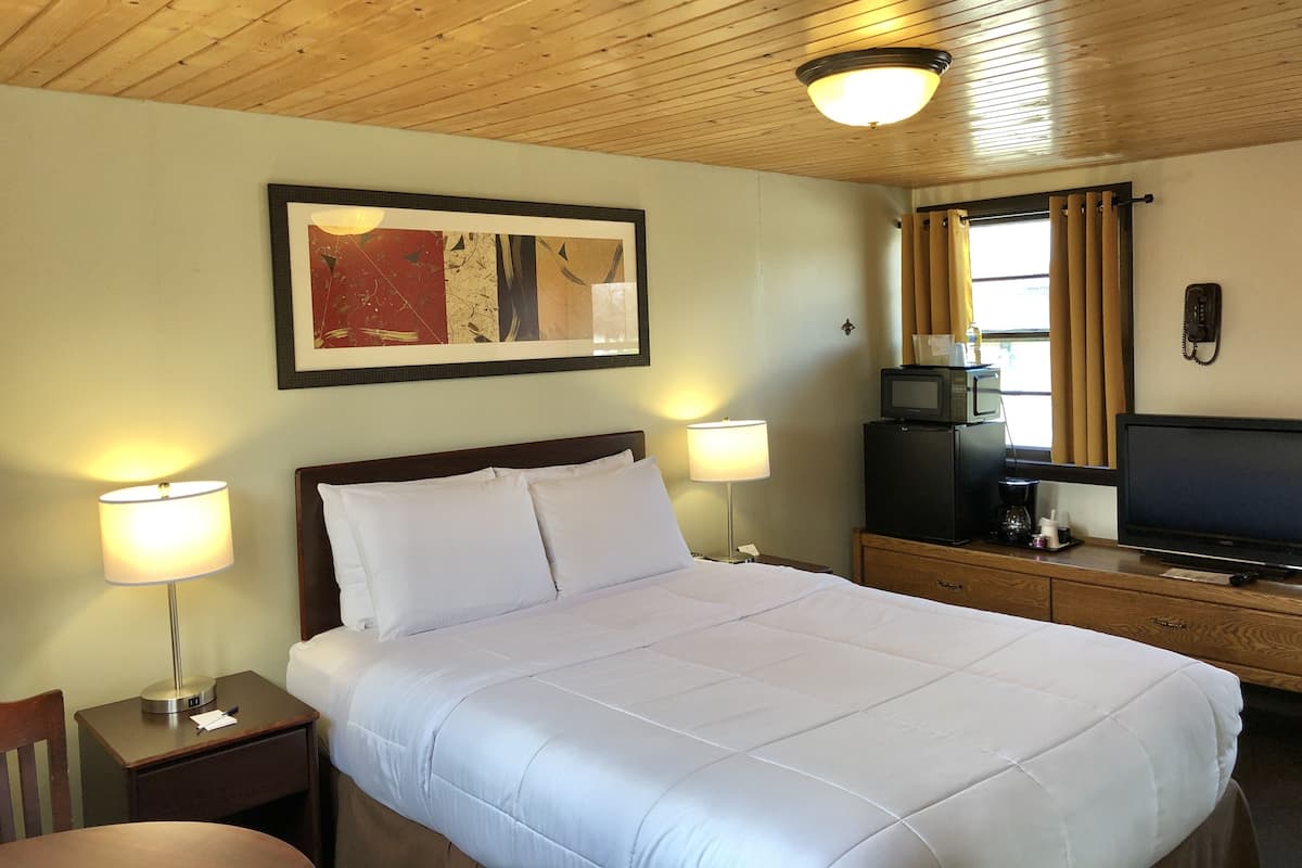 Standard Single Room | Blackout curtains, free WiFi, bed sheets