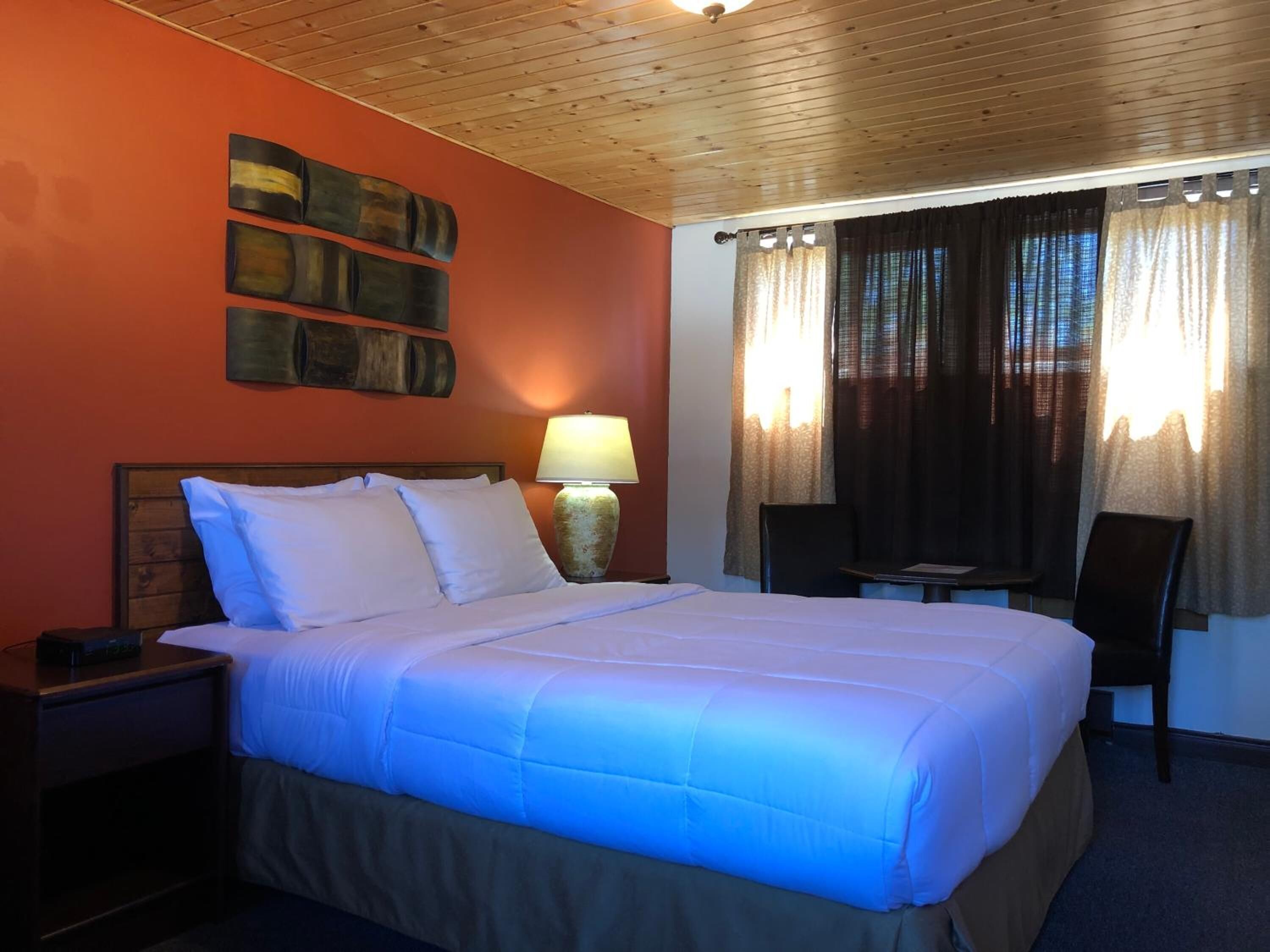 Blackout drapes, free WiFi, bed sheets