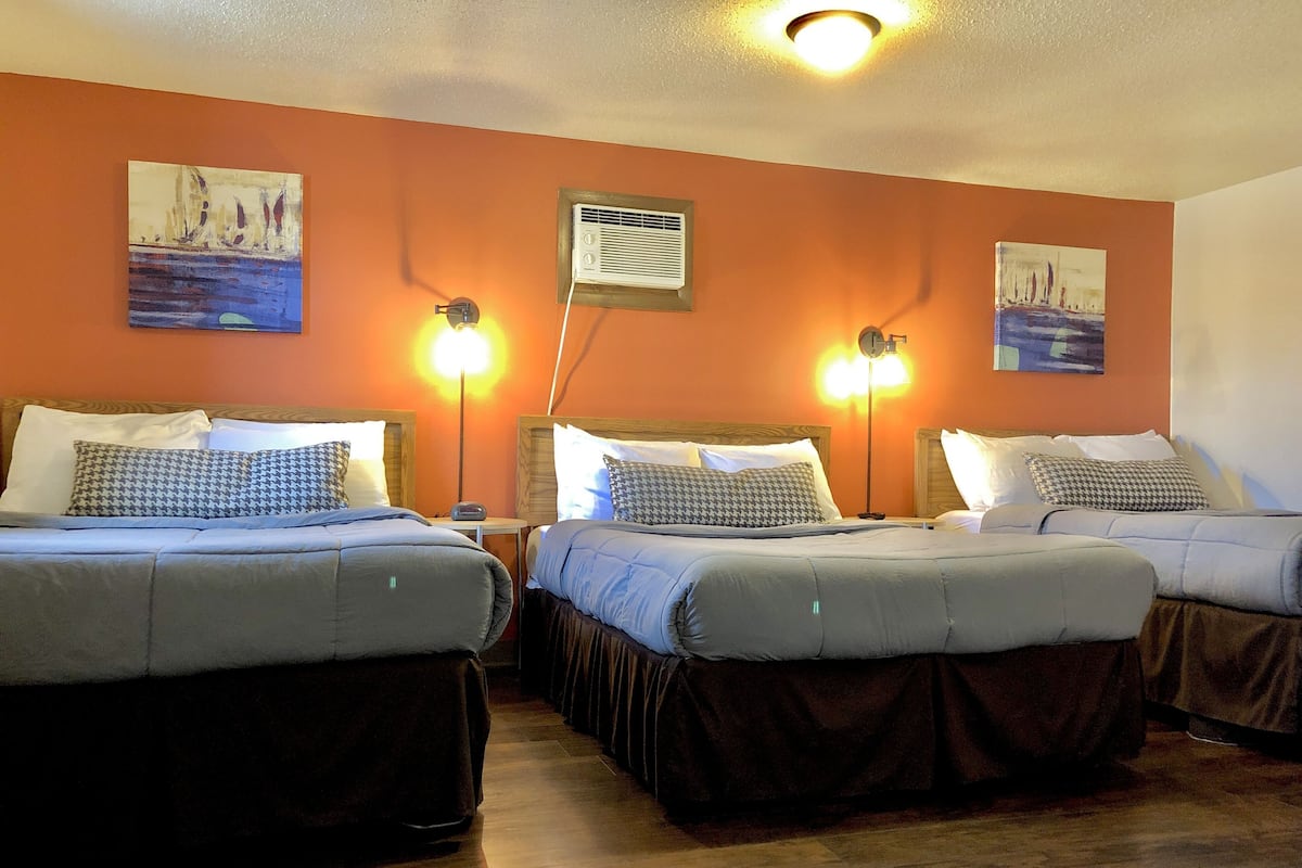 Superior Triple Room | Blackout curtains, free WiFi, bed sheets
