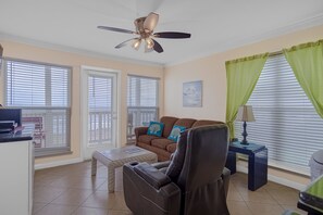 Condo, 1 Bedroom | Living area