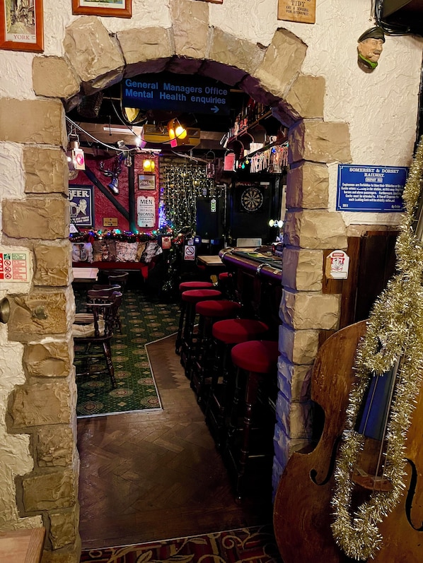 Bar (on property) - The Old Station Inn (Bristol)