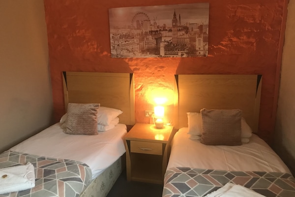 Twin Room | Free WiFi