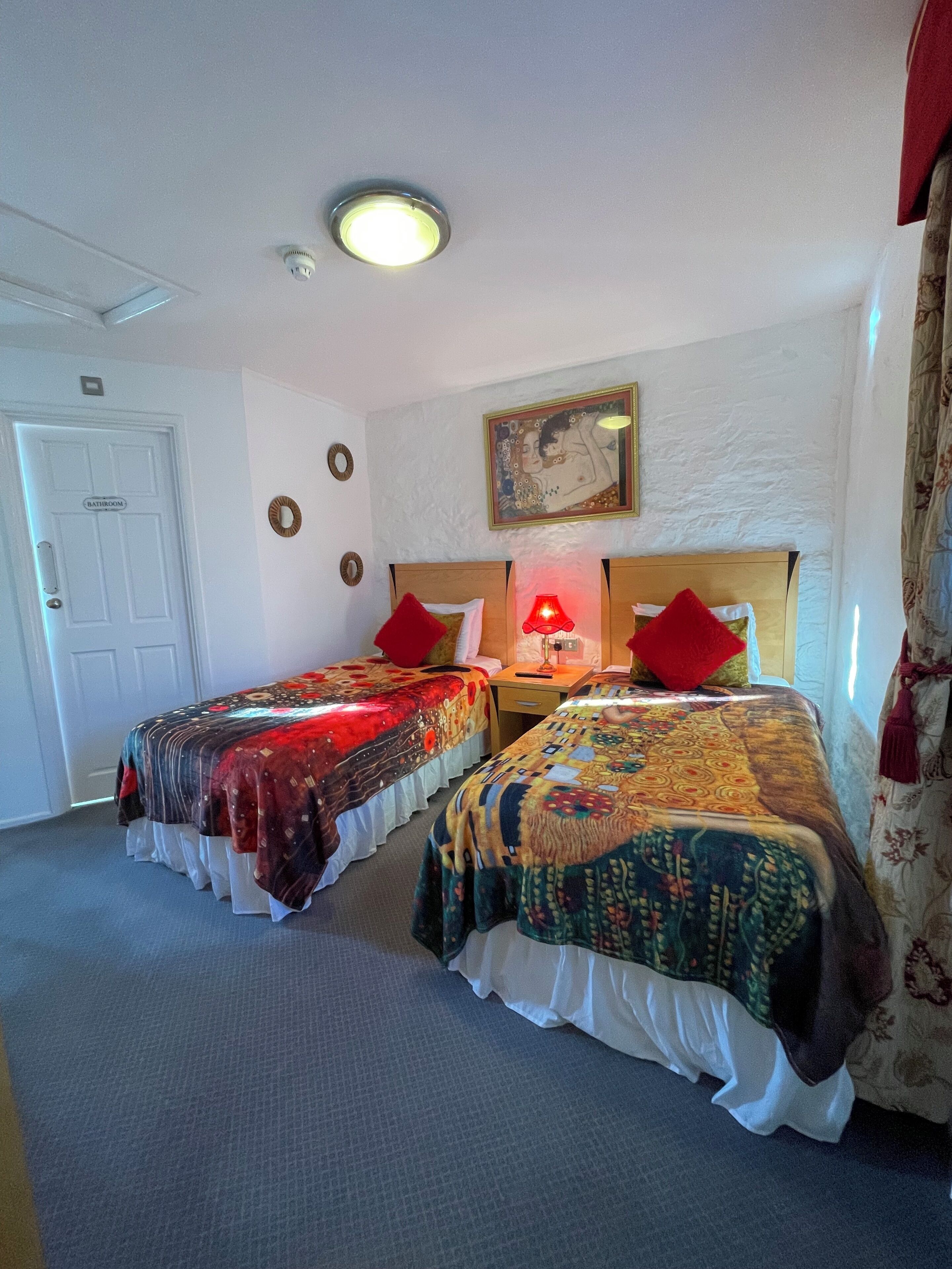 Twin Room | Free WiFi