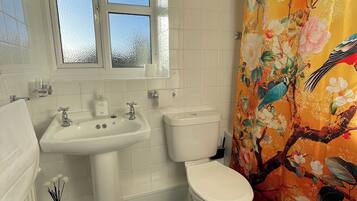 雙床房 | 浴室 | 花灑/浴缸組合、提供毛巾