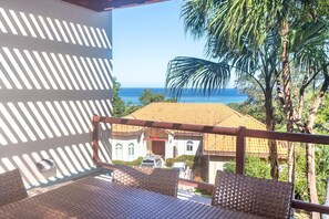 House, 3 Bedrooms | Property grounds - Tortuga Terrace-43 Lawson Rock 3 Bedroom Home by RedAwning (Roatan)