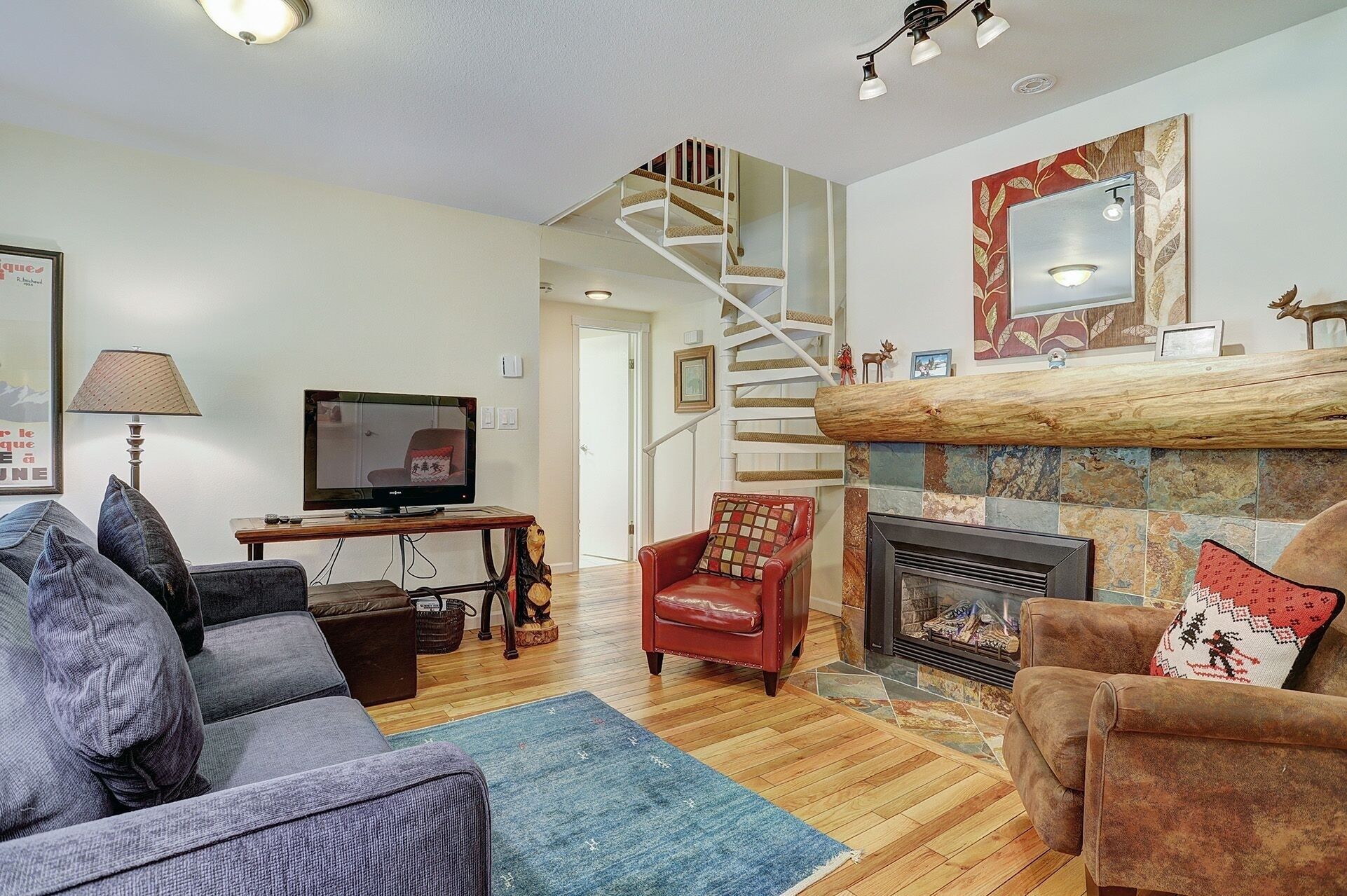 Condo, 2 Bedrooms | Living room | TV