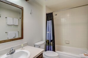 Condo, 2 Bedrooms | Bathroom | Towels, shampoo - 1182 Flying Dutchman 2 Bedroom Condo by RedAwning (Keystone)