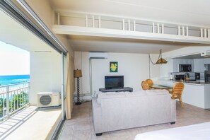 Condo, 1 Bedroom | Living area