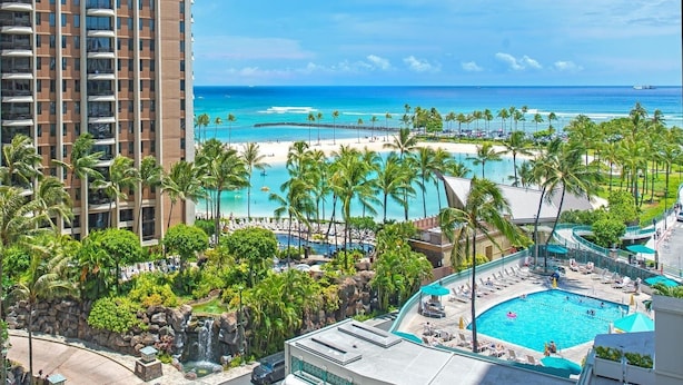 A resort with a pool, beach, and ocean view. - Ilikai Tower One Bedroom Lagoon View Waikiki Condos With Lanai & Free Wifi (Honolulu)