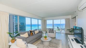 Condo, 2 Bedrooms | Living area