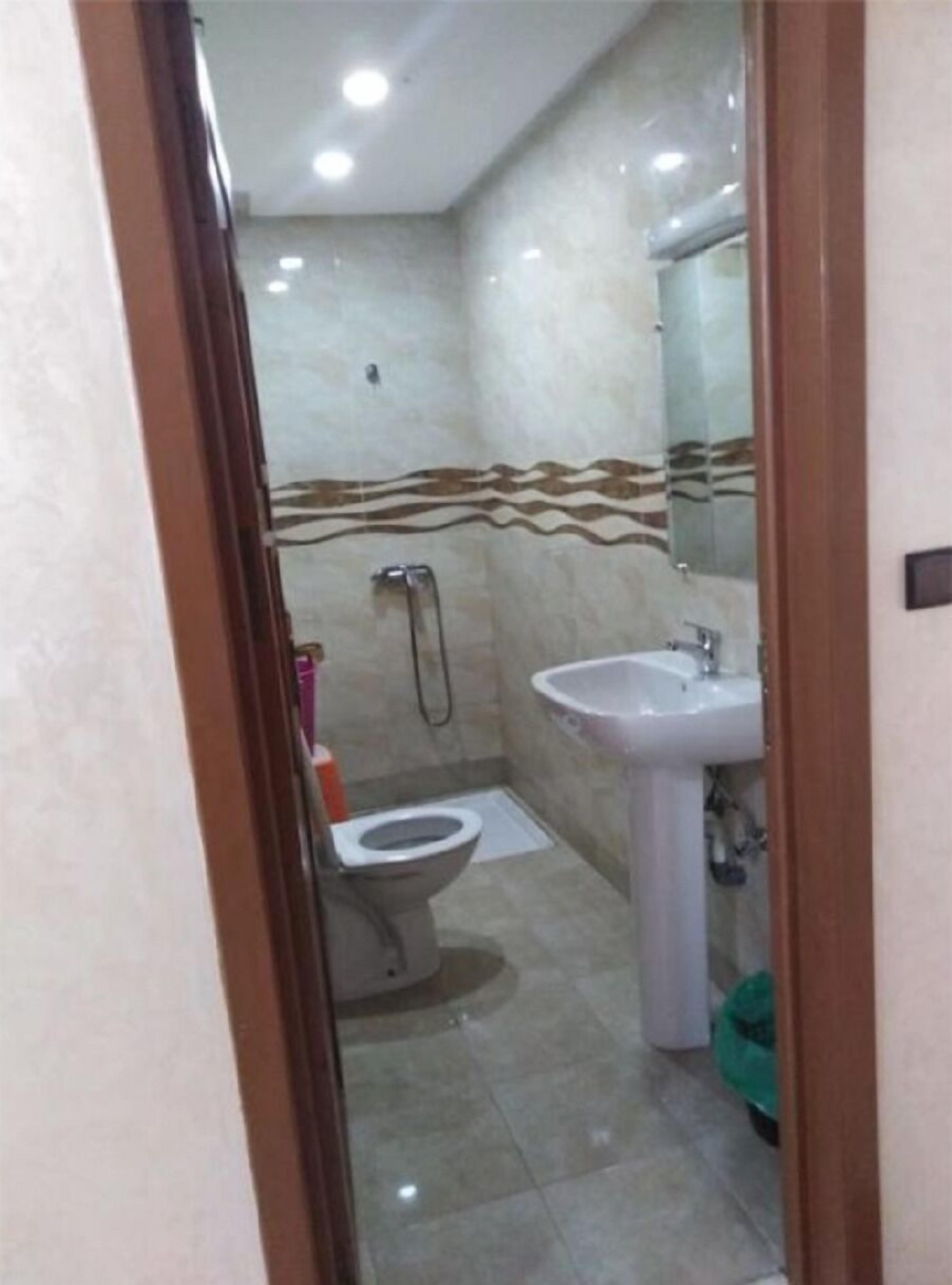 Grand Apartment, 2 Bedrooms | Bathroom | Shower, rainfall showerhead, free toiletries, towels