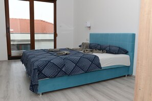 6 soverom, strykejern/-brett, reiseseng for barn og wi-fi (inkludert)