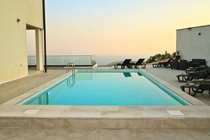 Outdoor pool, a heated pool - Villa Panorama - luxury villa - heated pool (Ivanica)