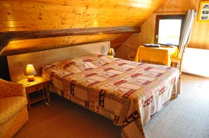 2 bedrooms, WiFi - Molliessoulaz barn with wolves (Queige)