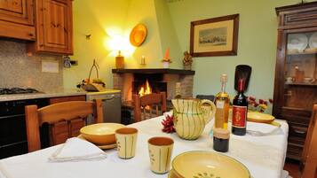 Apartment, 1 Bedroom | In-room dining