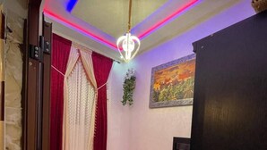 Shower, rainfall showerhead, free toiletries, towels - Ritage Apartments (Dakhla)