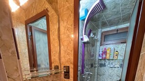 Comfort Apartment, 1 Bedroom | Bathroom | Shower, rainfall showerhead, free toiletries, towels - Ritage Apartments (Dakhla)