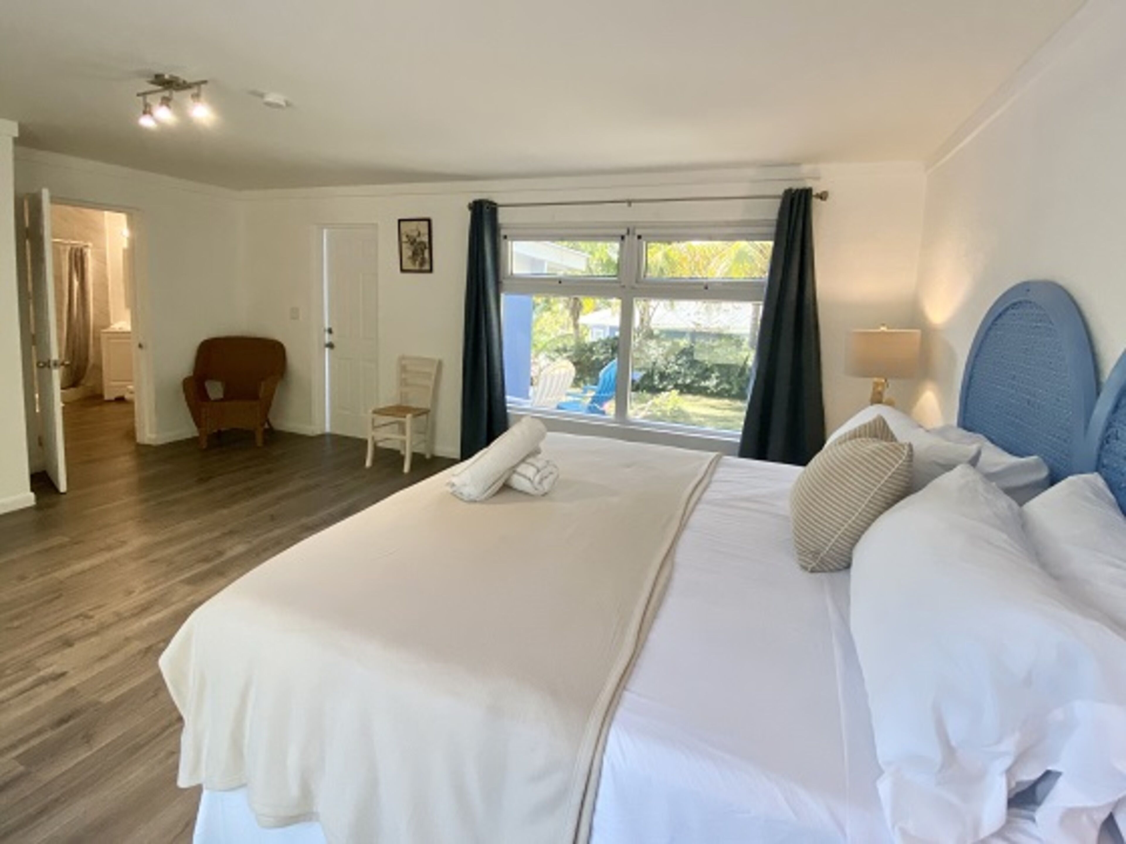 迷你吧、隔音、床單