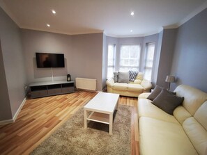 Standard Apartment | Living room | 10-inch TV with cable channels - McDonald Road Apartment (Edinburgh)