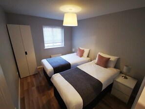 Standard Apartment | 3 bedrooms, iron/ironing board, free WiFi, bed sheets - McDonald Road Apartment (Edinburgh)